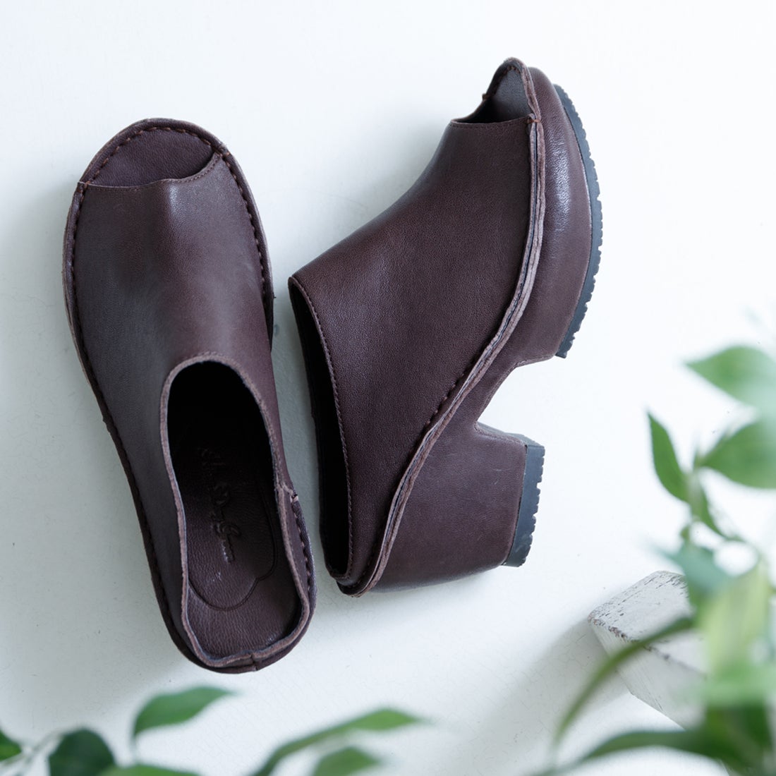 ヒナ デイ グリーン Hina Day Green オトナオープントゥミュールレザー