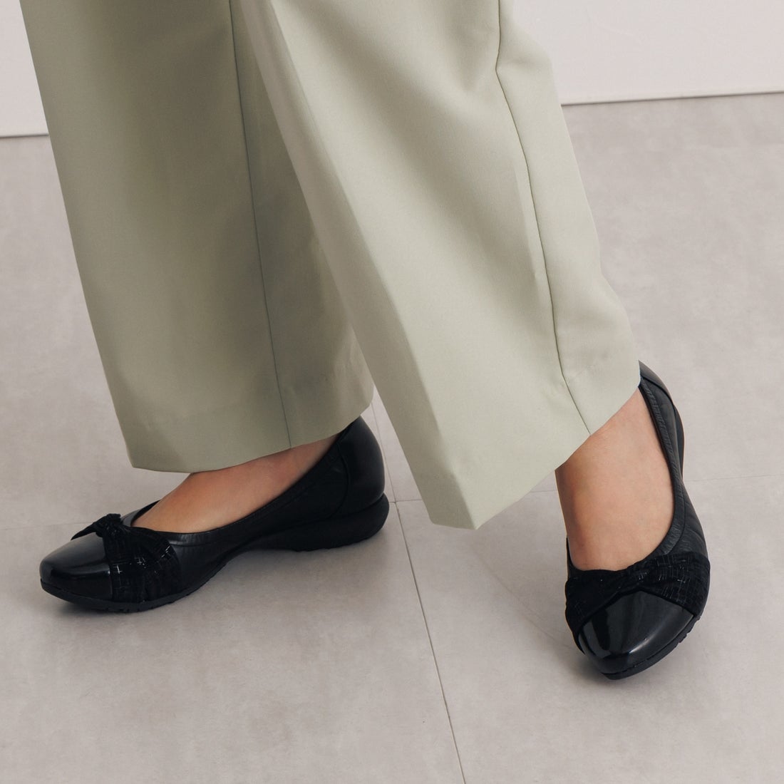 ヒミコ 卑弥呼 クロスリボンスニーカーパンプス/643105 （ブラック