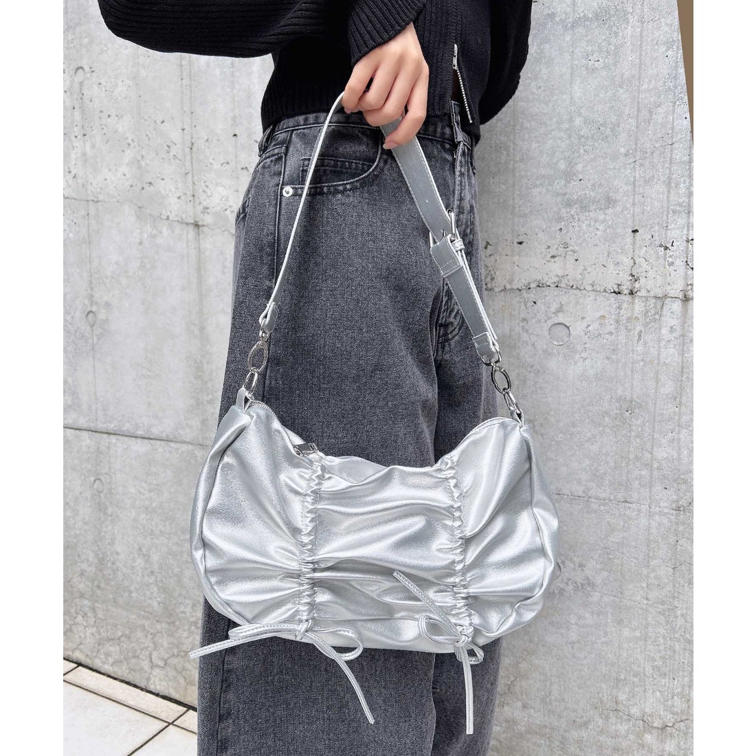 イング INGNI リボンギャザーショルダーバッグ （シルバー） -靴