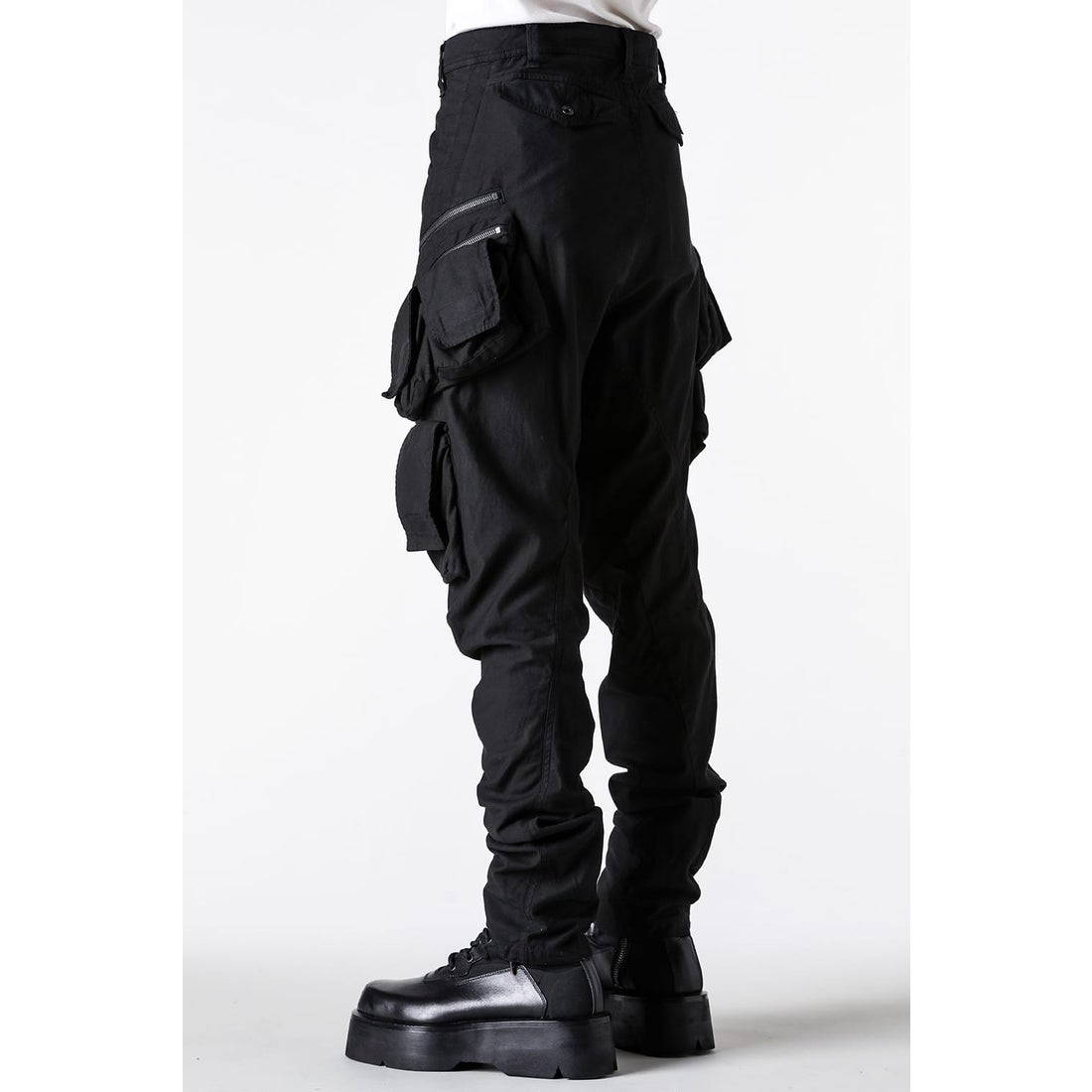 ユリウス JULIUS COTTON SATIN BACK TROUSERS （BLACK） -FASCINATE