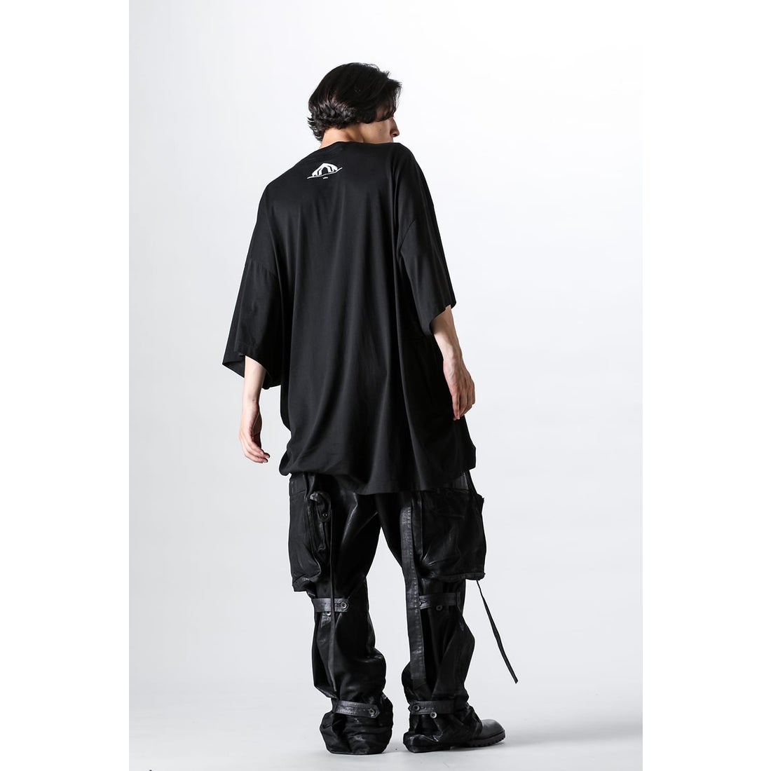 JULIUS 12oz Coated Denim Wide Gasmask Cargo Pants（BLACK） -FASCINATE