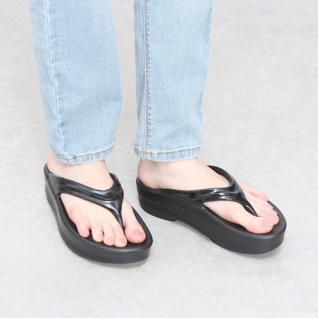 ウーフォス OOFOS OOMEGA/ウーメガ 厚底 リカバリーサンダル