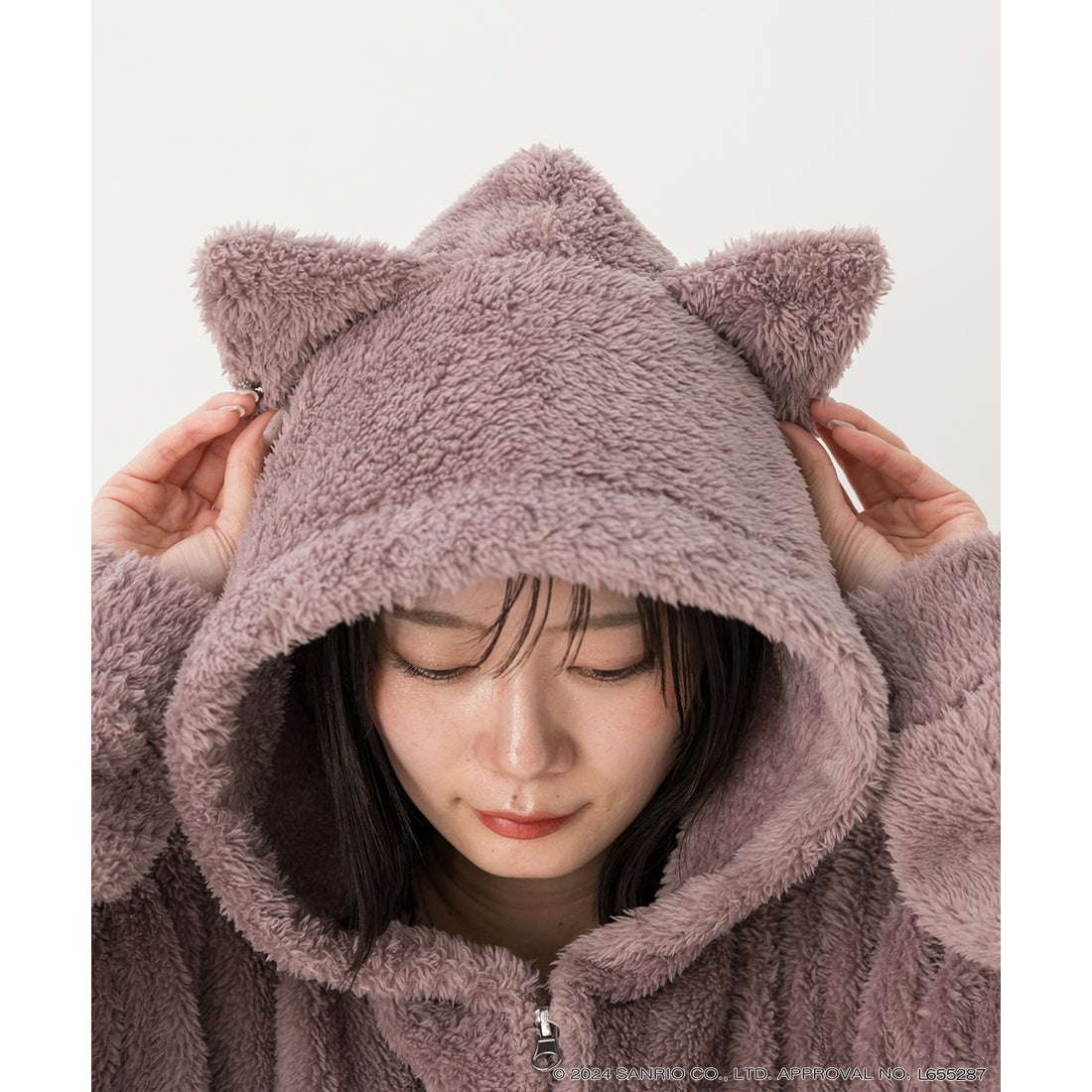 アドティエ ad thie 【2024AW新作】≪HELLO KITTY≫猫耳フード付き