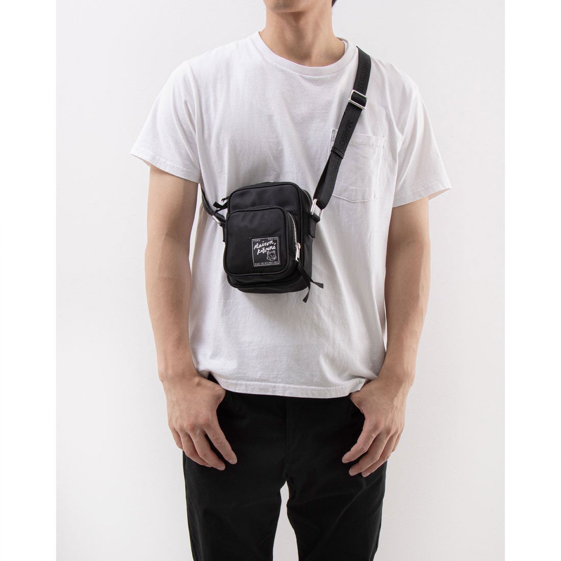 メゾンキツネ MAISON KITSUNE クロスボディバッグ （Black） -靴