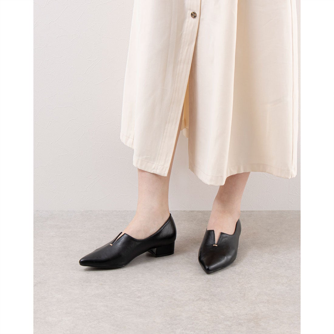 ノヤウ noyau ポインテッドトゥスリットフラットパンプス （ブラック