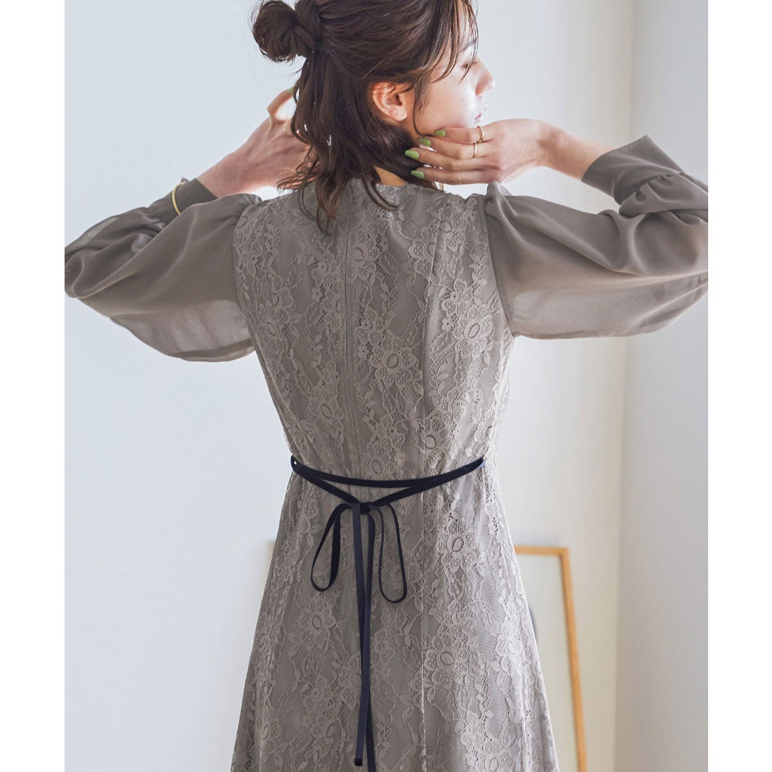 ニアナ niana シフォンスリーブフラワーレースドレス （グレイッシュ