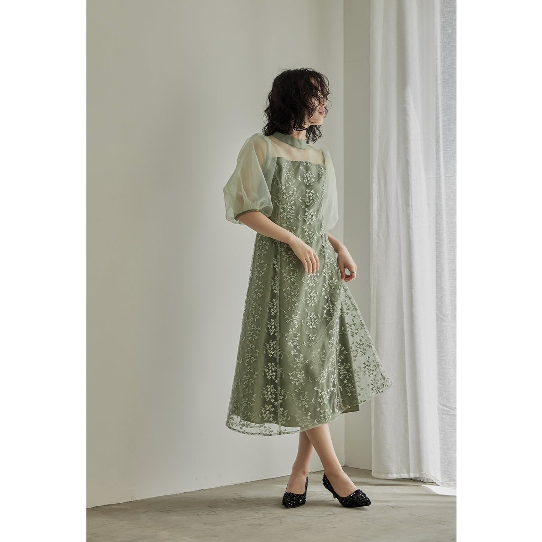 ニアナ niana 【低身長用サイズあり】オーガンジーパフスリーブ刺繍