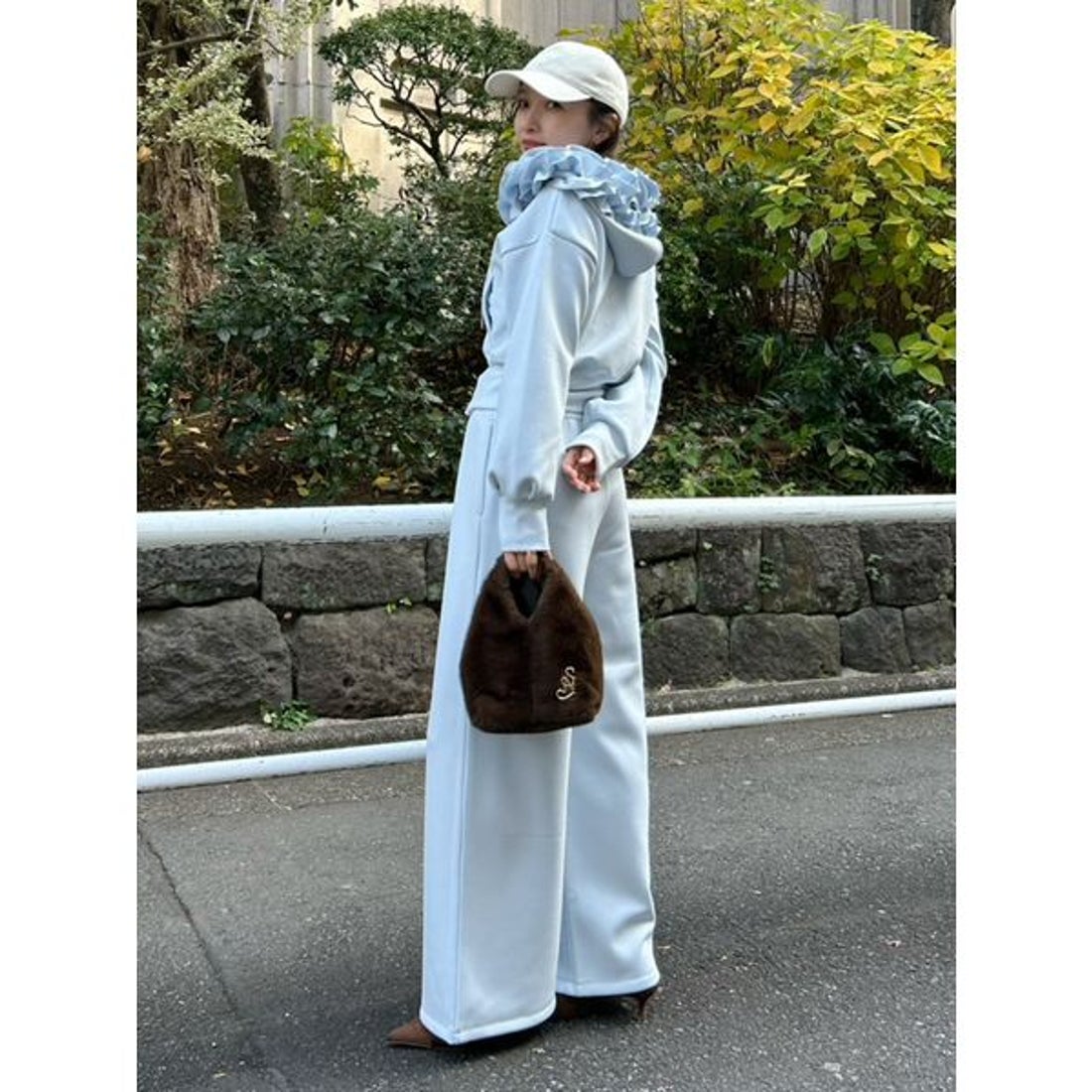 スナイデル SNIDEL フリルショートジップパーカー （WHT