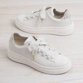 プラスダイアナ ＋diana パールビジュー付きリボンスニーカー （白人工