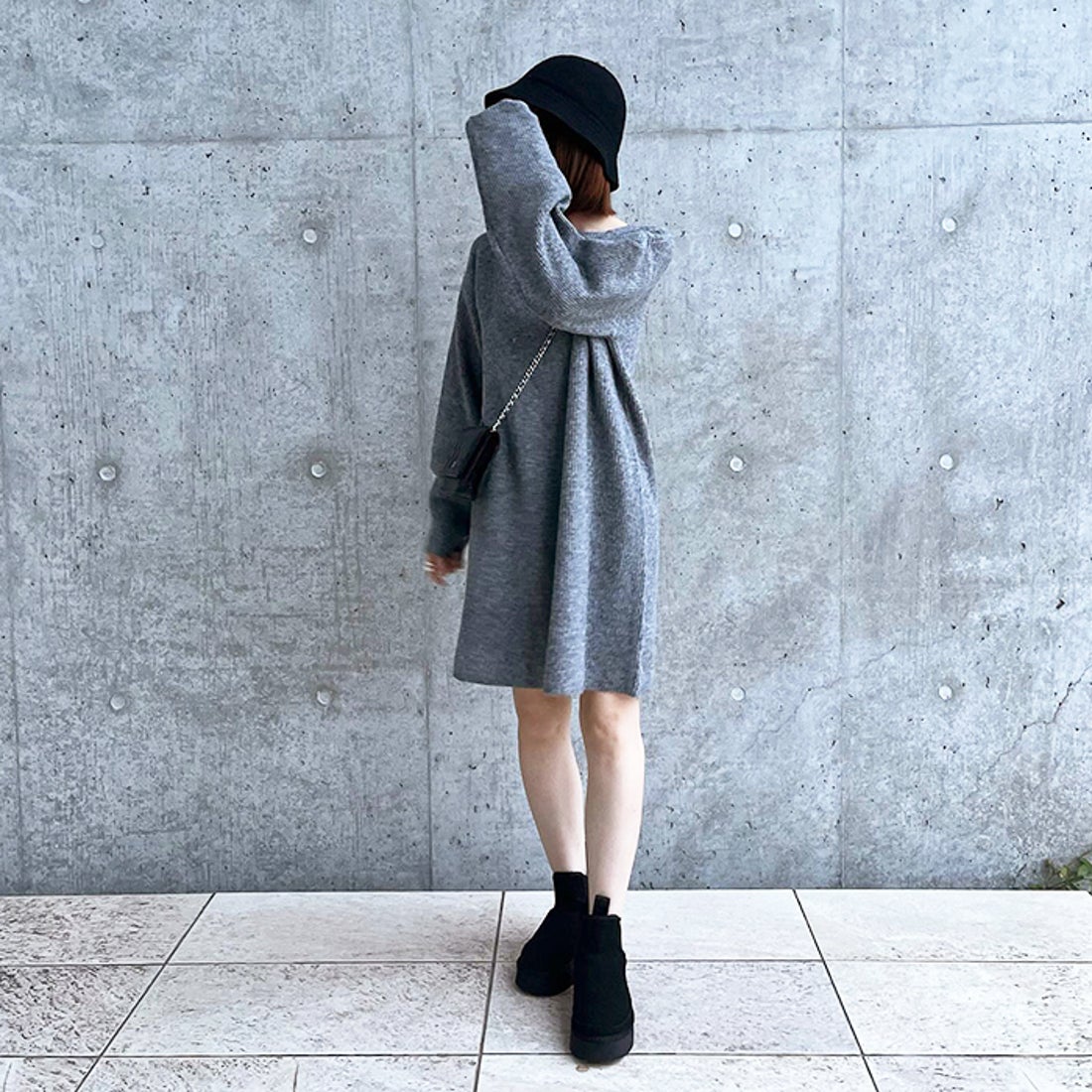 ジーラ GeeRA ボートネックミニ丈ニットワンピース （グレー） -靴