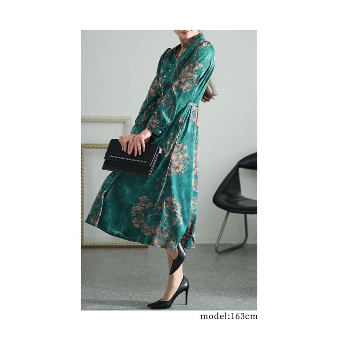 サワアラモード Sawa a la mode 異国風のレトロな花が舞う花柄ブラウス