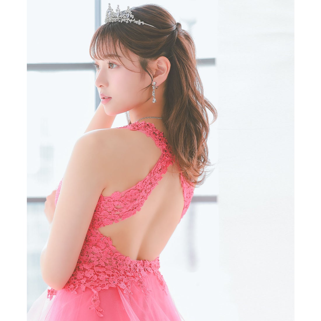 ティカ Tika キャバドレス フラワー刺繍ボリュームホルターネック