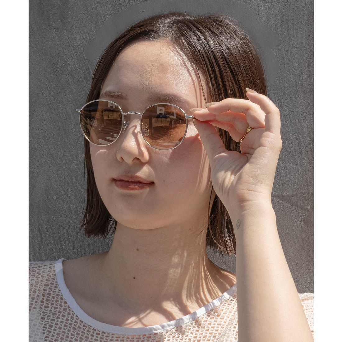 メゾンブリーズ MAISON BREEZE 紫外線に当たるとレンズカラーが変わる