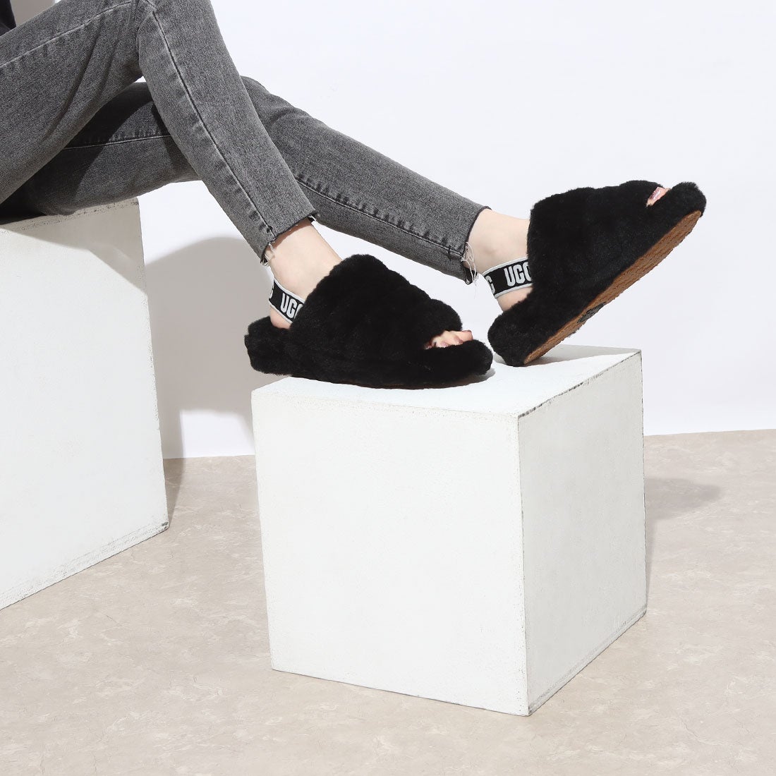 アグ UGG セール仕入れ☆Fluff Yeah Slide ファーサンダル （ブラック
