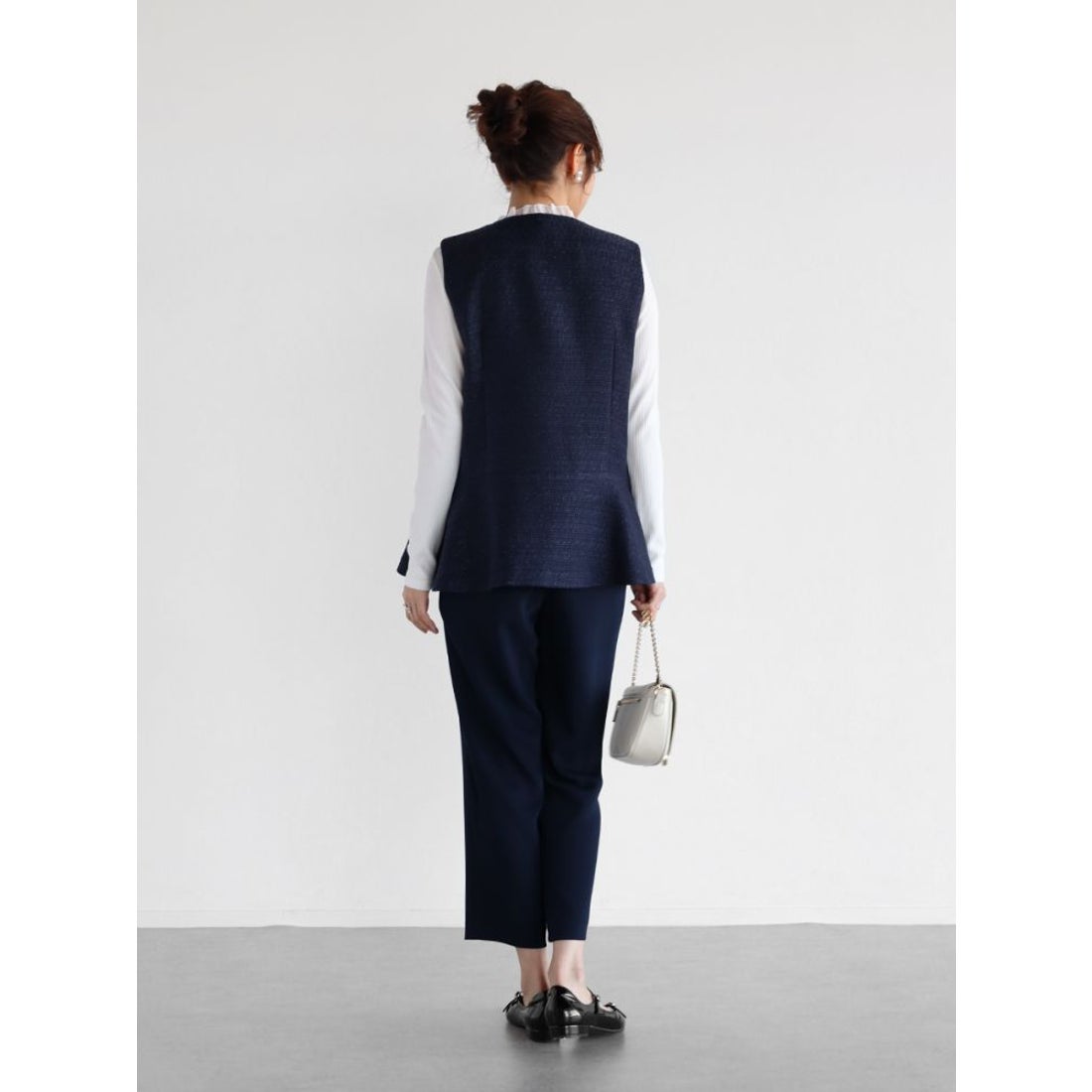 ヴァン Vin ペプラムラメツイードジレ （ネイビー） - ファッション