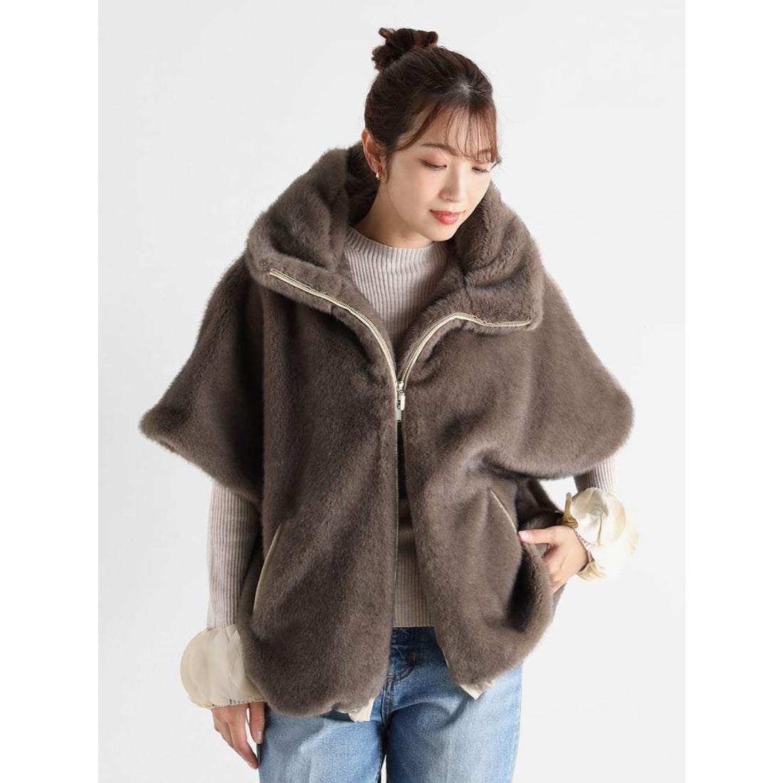 ヴァン Vin ボリュームネックフェイクファーベスト （モカ） -靴
