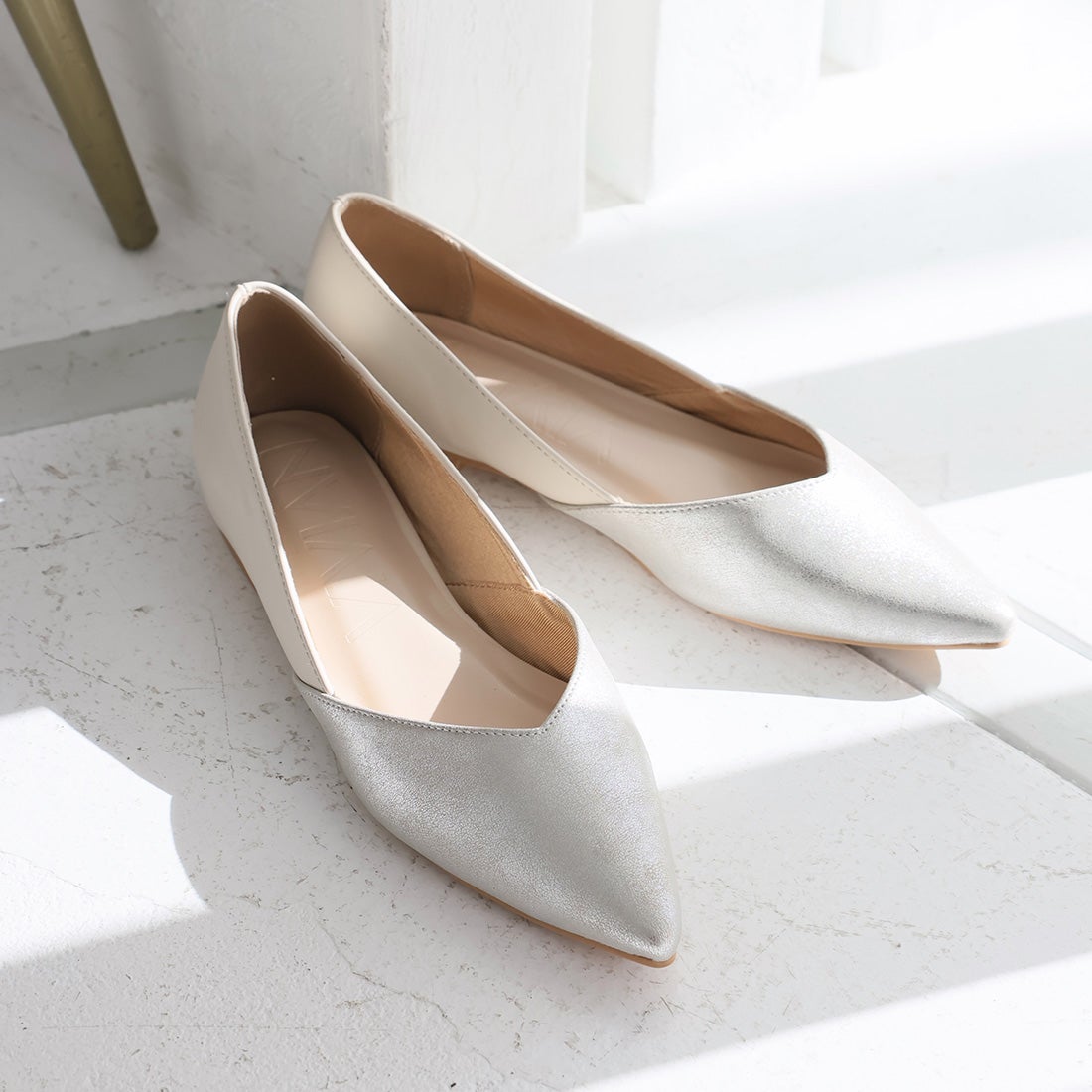 ヴィヴィアン VIVIAN ポインテッドトゥVカット切り替えデザイン