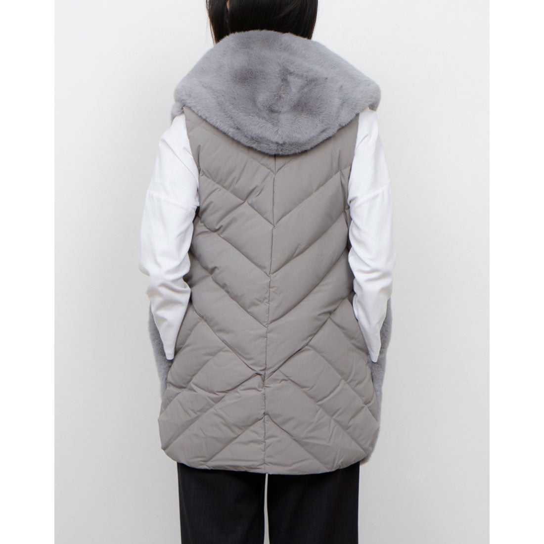 ベスジョーヤ VESGIOIA フェイクファーフード付ダウンベスト （ライト