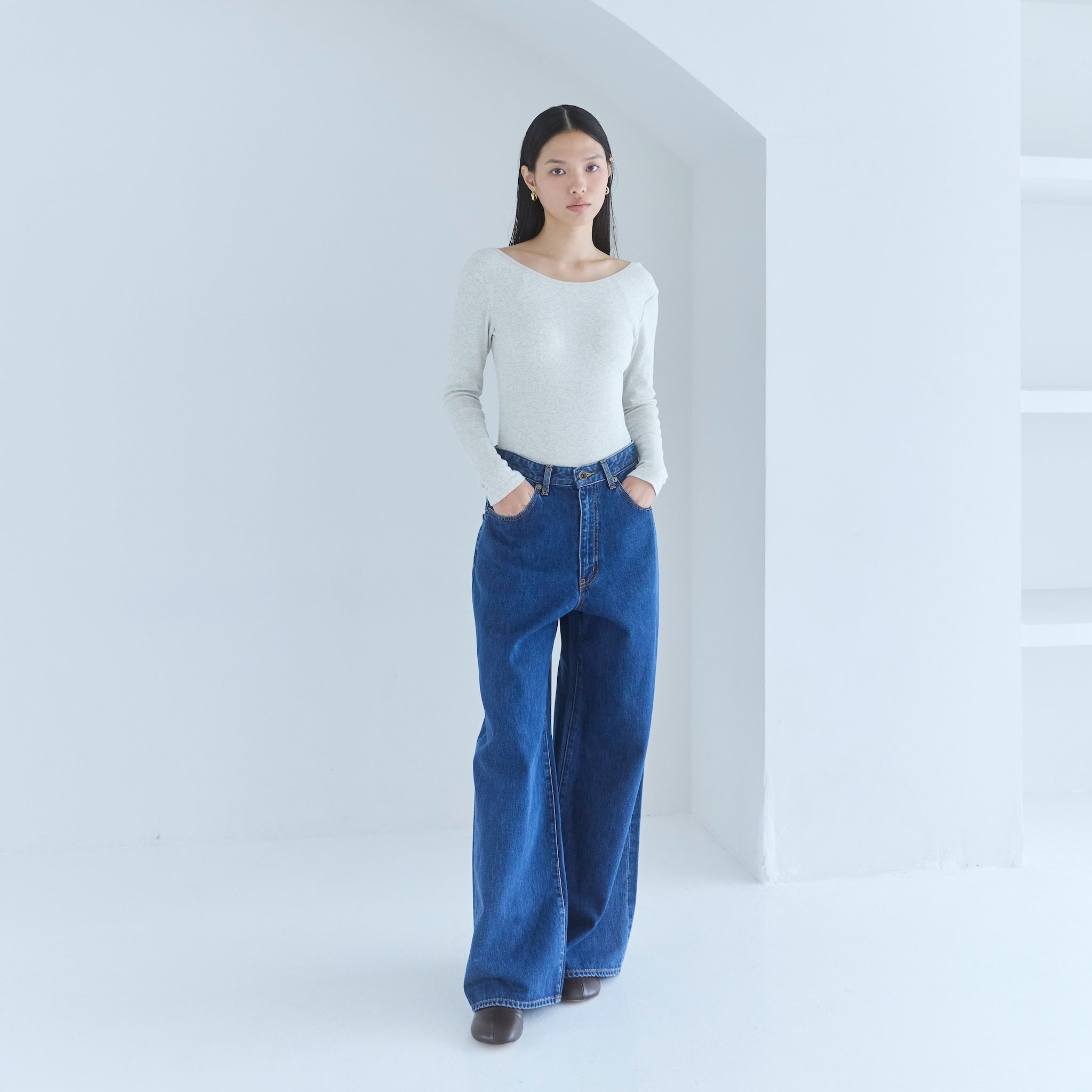 Wide-waisted low-rise baggy SRN05