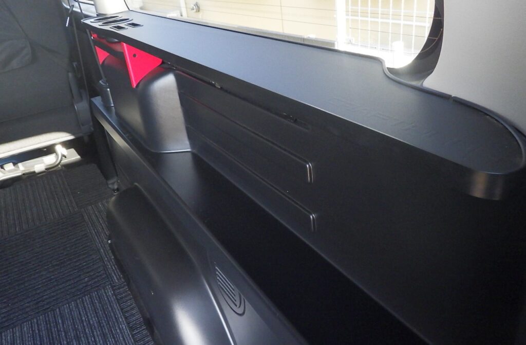 ハイエース車中泊化計画③‐セカンドテーブル＆リアサイドテーブル設置