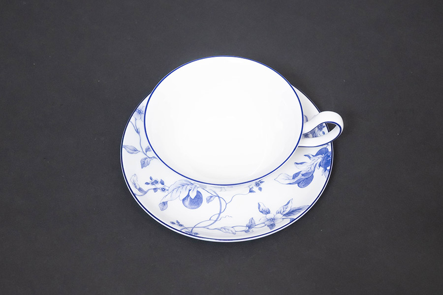 ウェッジウッド ブループラム ティーカップ＆ソーサー（ピオニー）を