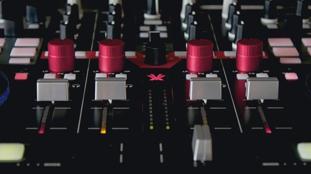 Vestax VCI-400: Exclusive Video and Photos! - DJ TechTools