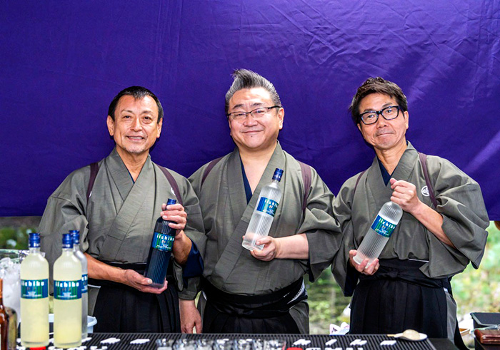 iichiko 彩天」 焼酎とカクテルを宇佐神宮に奉納 WEBでショート