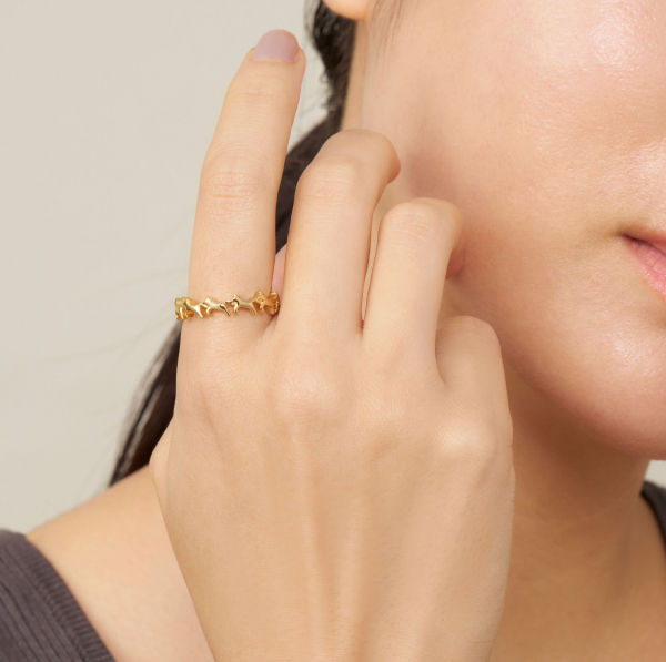 午年】9頭の馬が行進する“うまくいく”リング | VENDOME AOYAMA