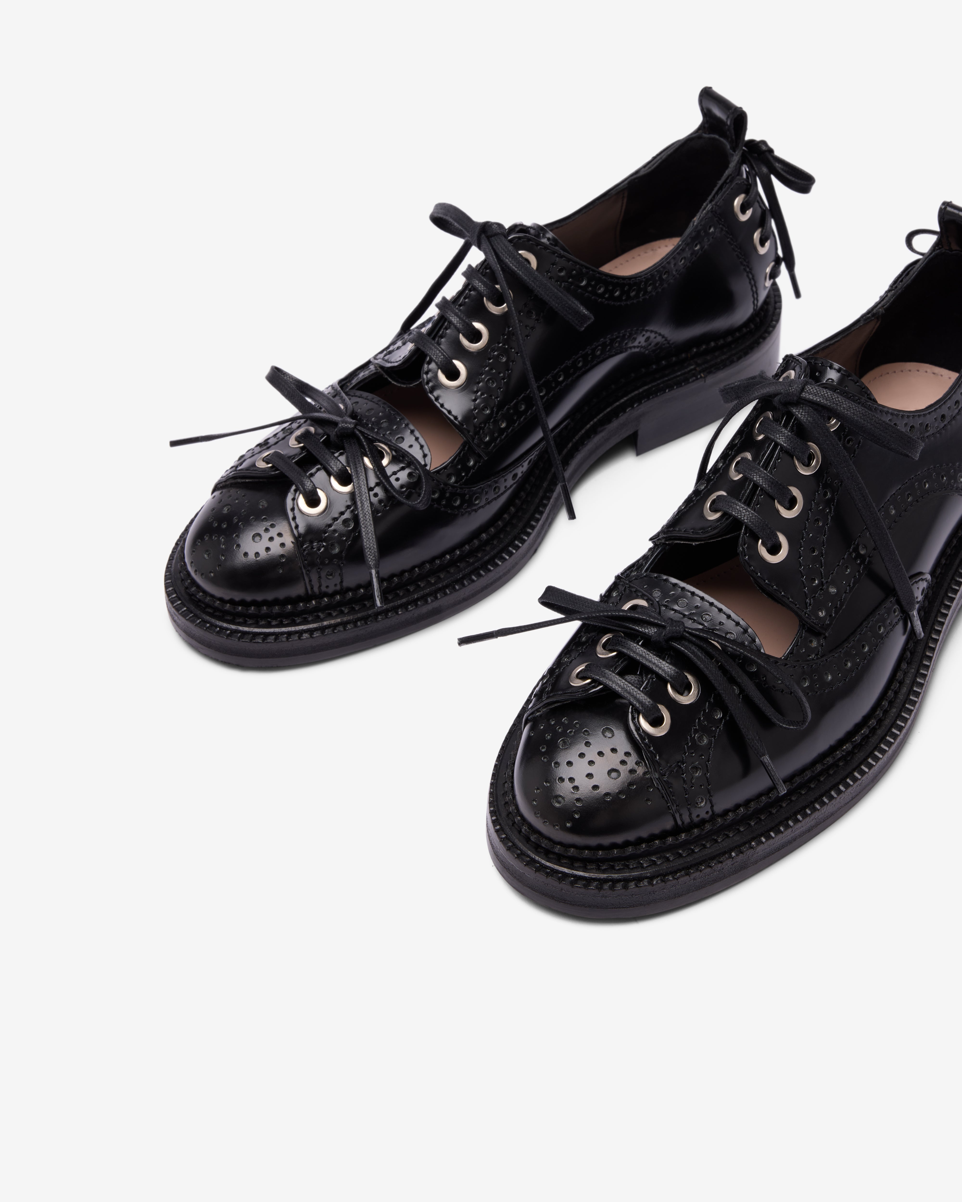 Simone Rocha: Women's Cut Out Multi Lace Tie Brogue (Black/Red