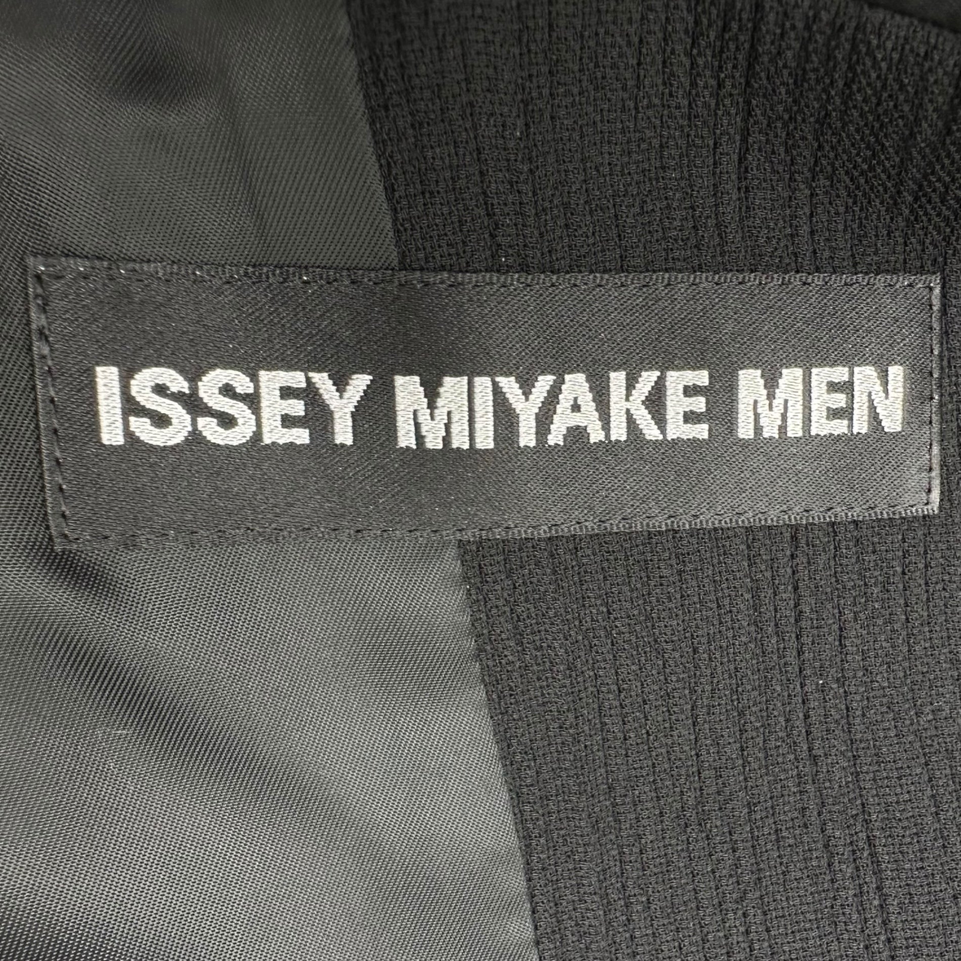 ISSEY MIYAKE MEN(イッセイミヤケメン) Mao collar pleated 5 button
