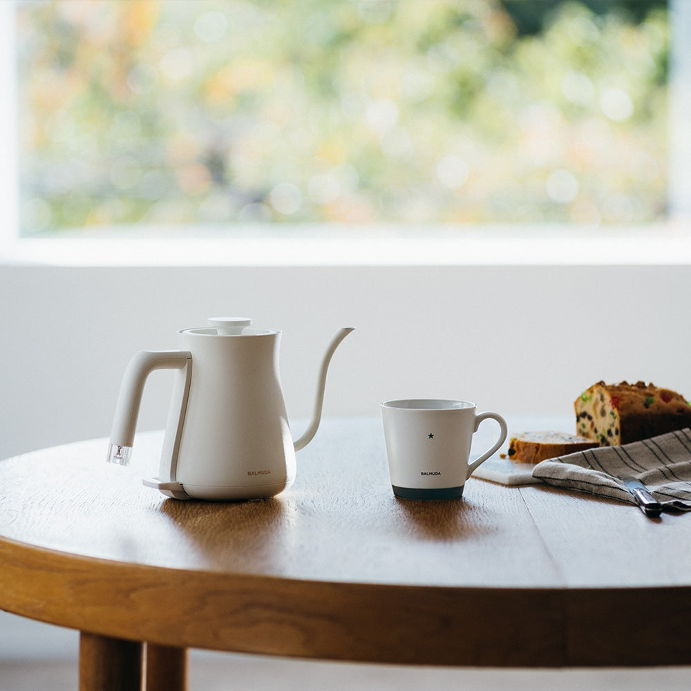 小さくて美しい電気ケトル BALMUDA The Pot – MAG. online shop