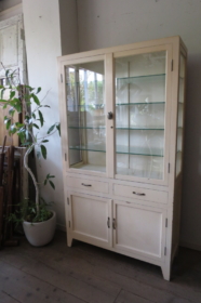 sale 古いケビント 医療棚 木製 白 ガラスキャビネット | antiques