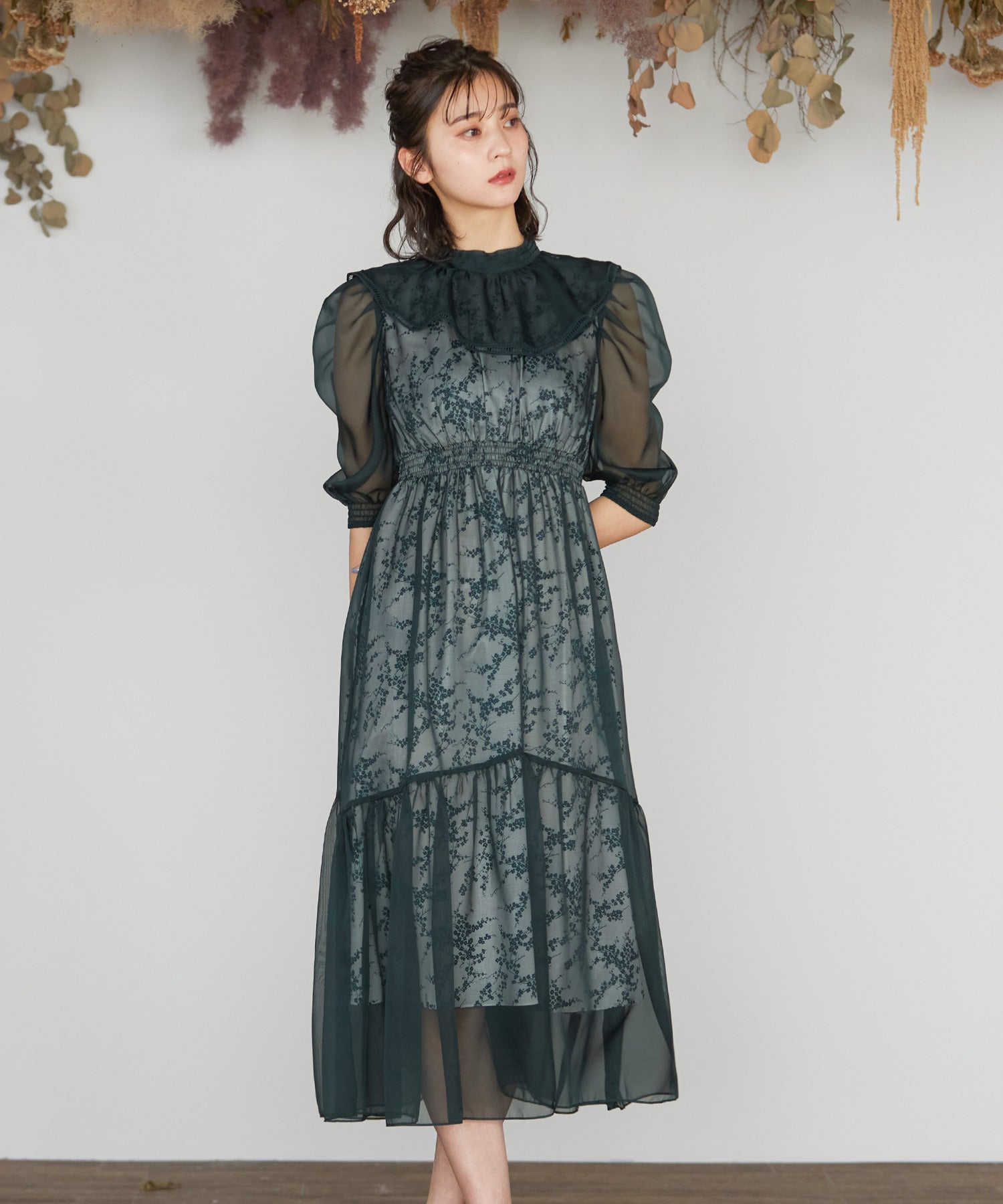 ケープカラー シフォン花柄パーティードレス｜パーティードレス・結婚