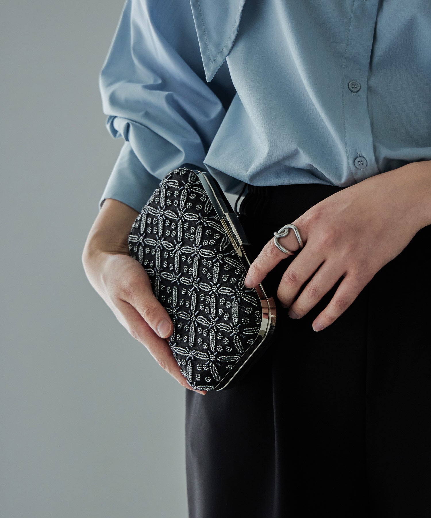 リーフパターンビーズ刺繍ハードパーティークラッチバッグ｜パーティー