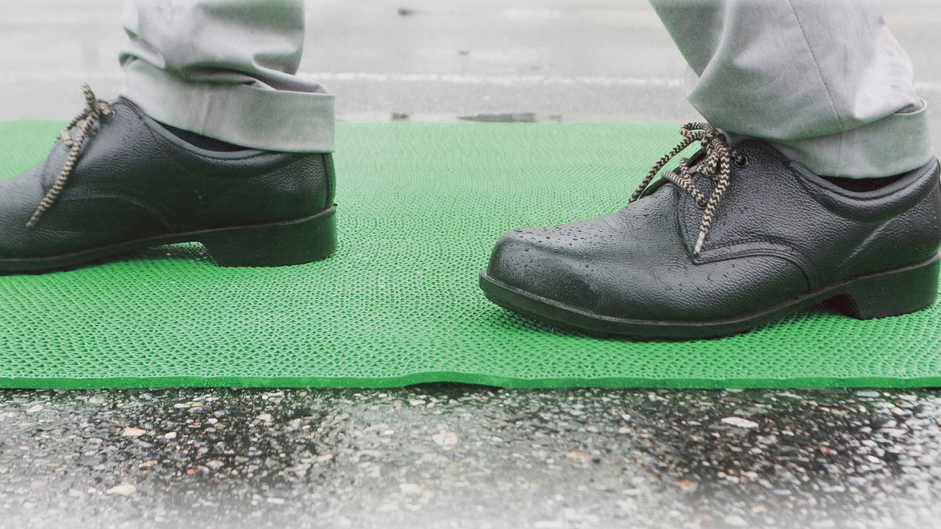 安全歩行マット900mm×2M（水切り安全歩行マット – CARBOY SHOP