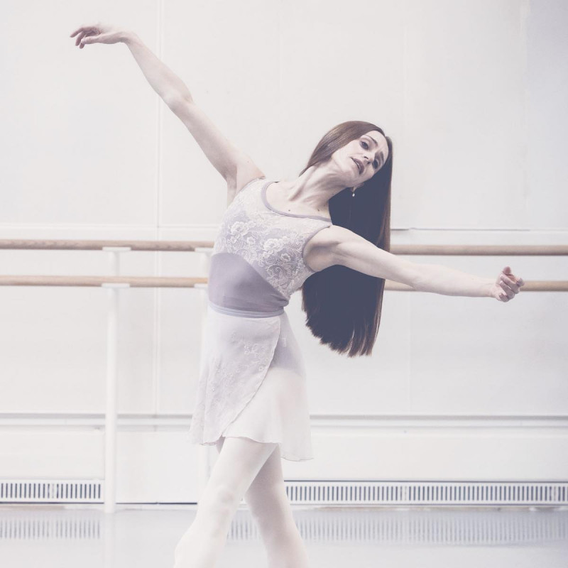 Nela ライン】レオタード 商品ページ | チャコットオンラインショップ