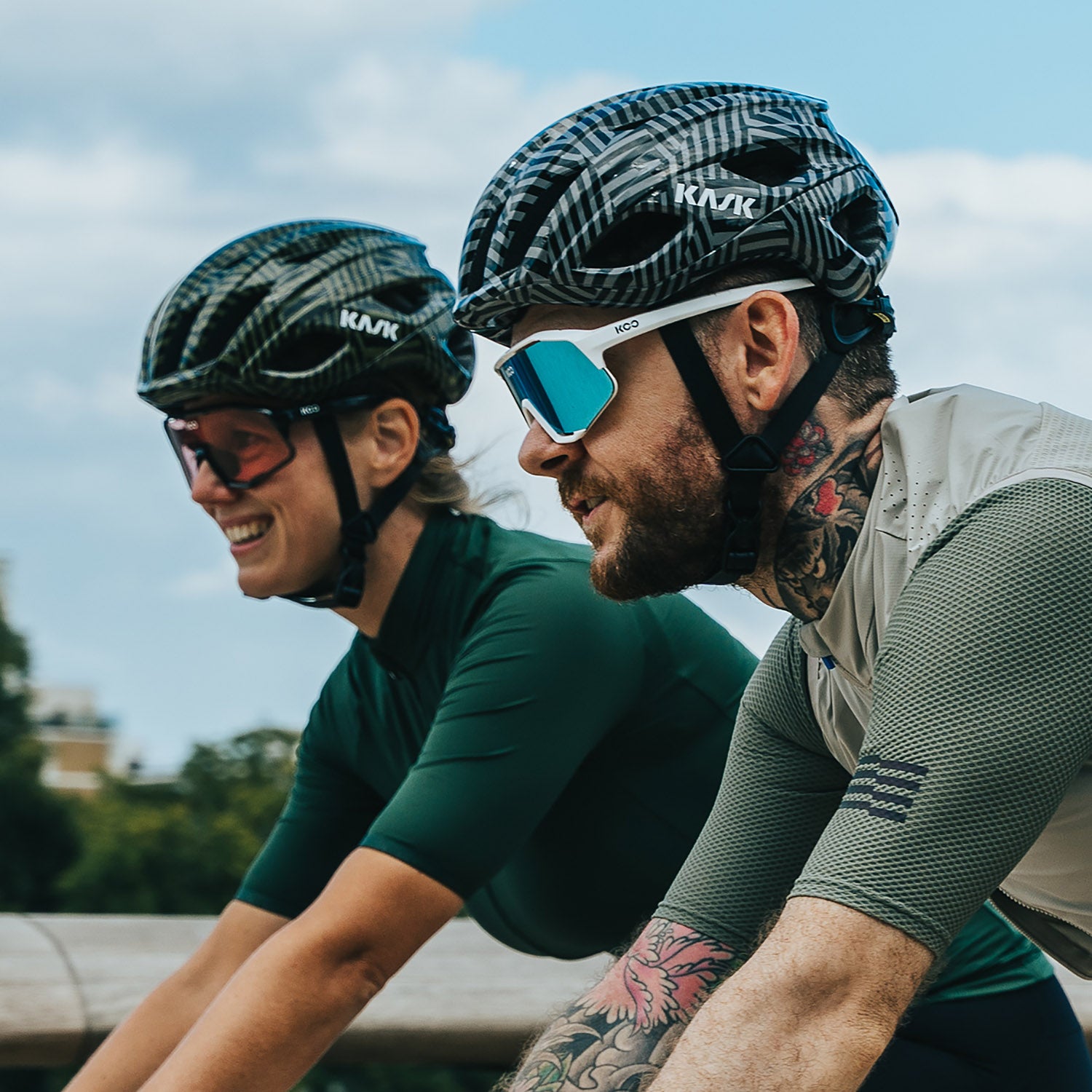 KOO KOO DEMOS KASKスポーツサングラス ホワイト/ブルー ロードバイク