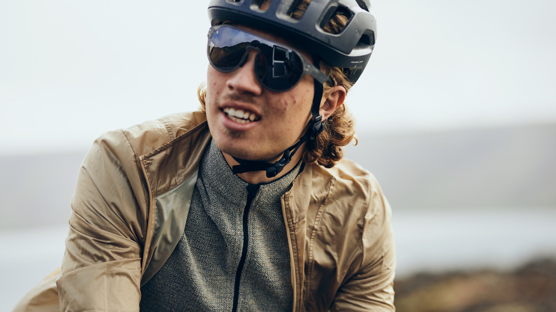 Café Du Cycliste Petra Superlight Cycling Jacket in Dark Gold for