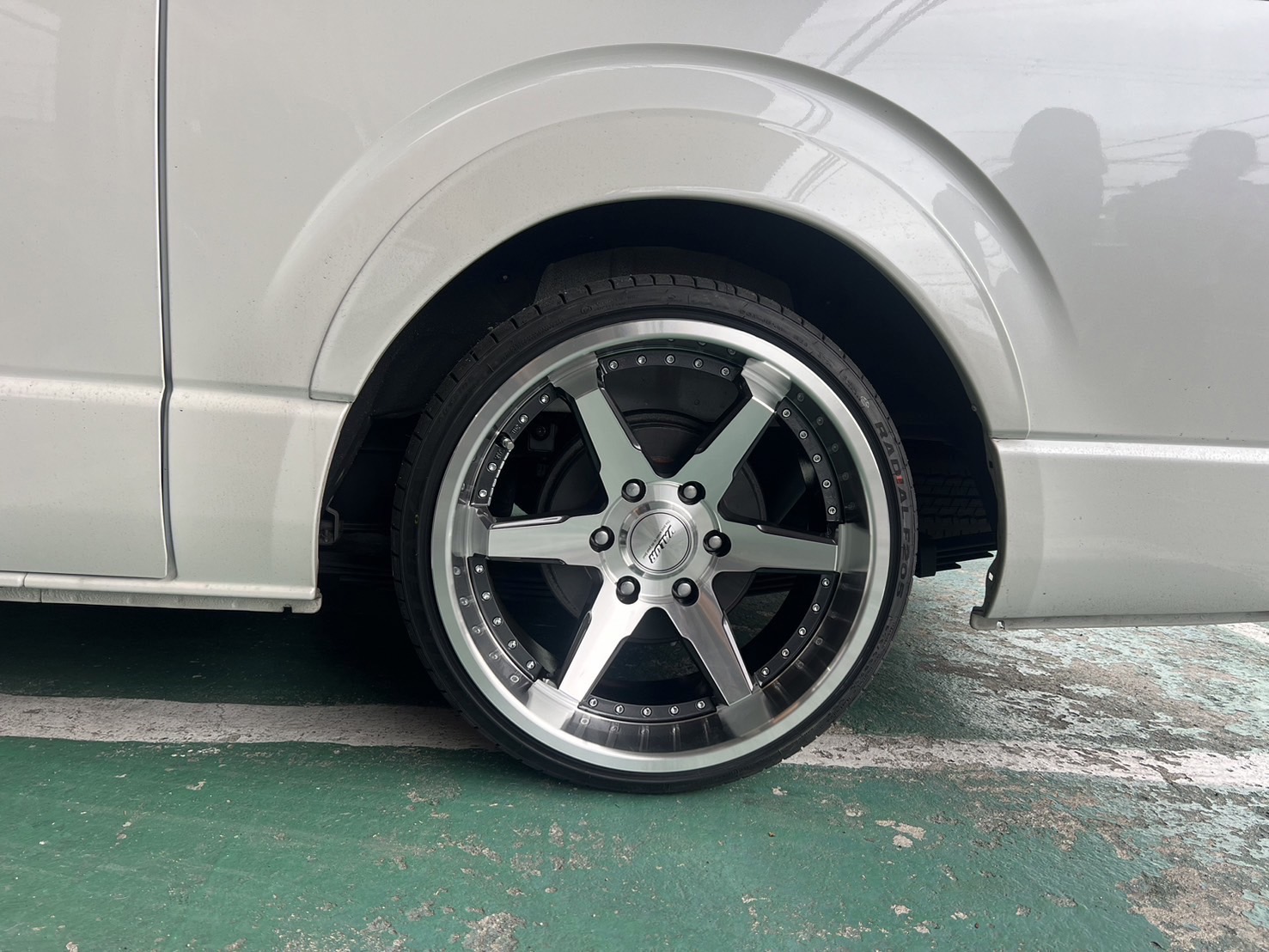 株式会社HCC / VALOR DCR 19インチ タイヤ付きホイール