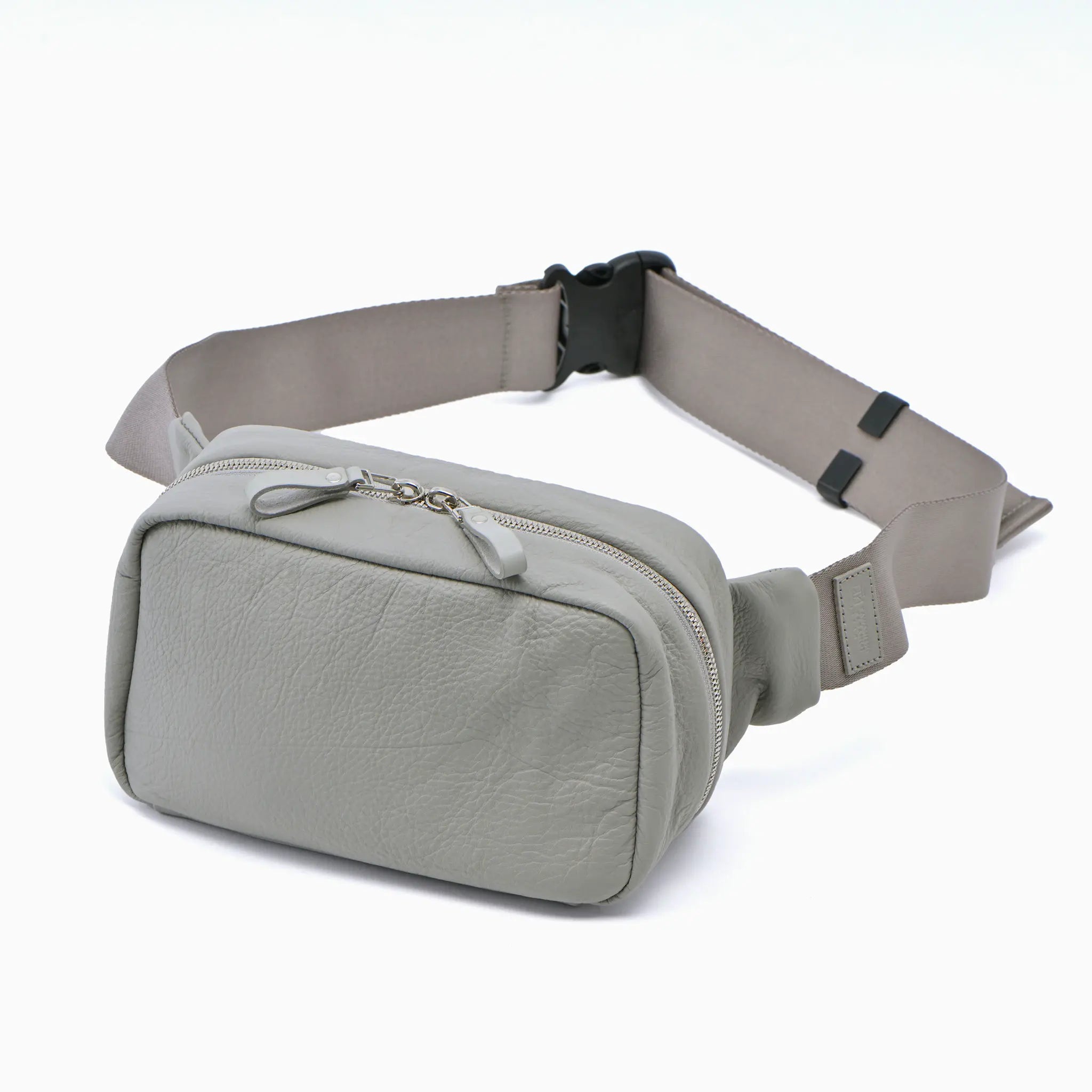 撥水レザーシリーズ – カワニシカバン - 愛されるものづくり