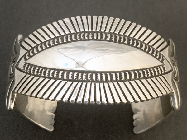 Navajo Thomas Curtis, Sr. = Vintage Stamped Bracelet サイズM