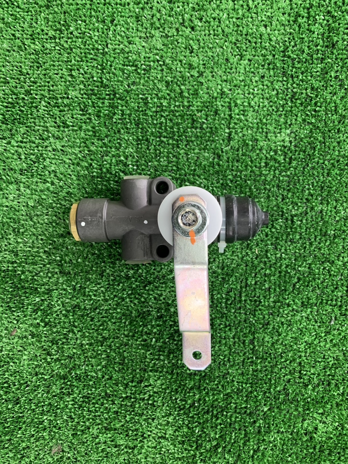 楽天市場】レベリングバルブ 新品 日野 プロフィアFN1E FH1A FH2P