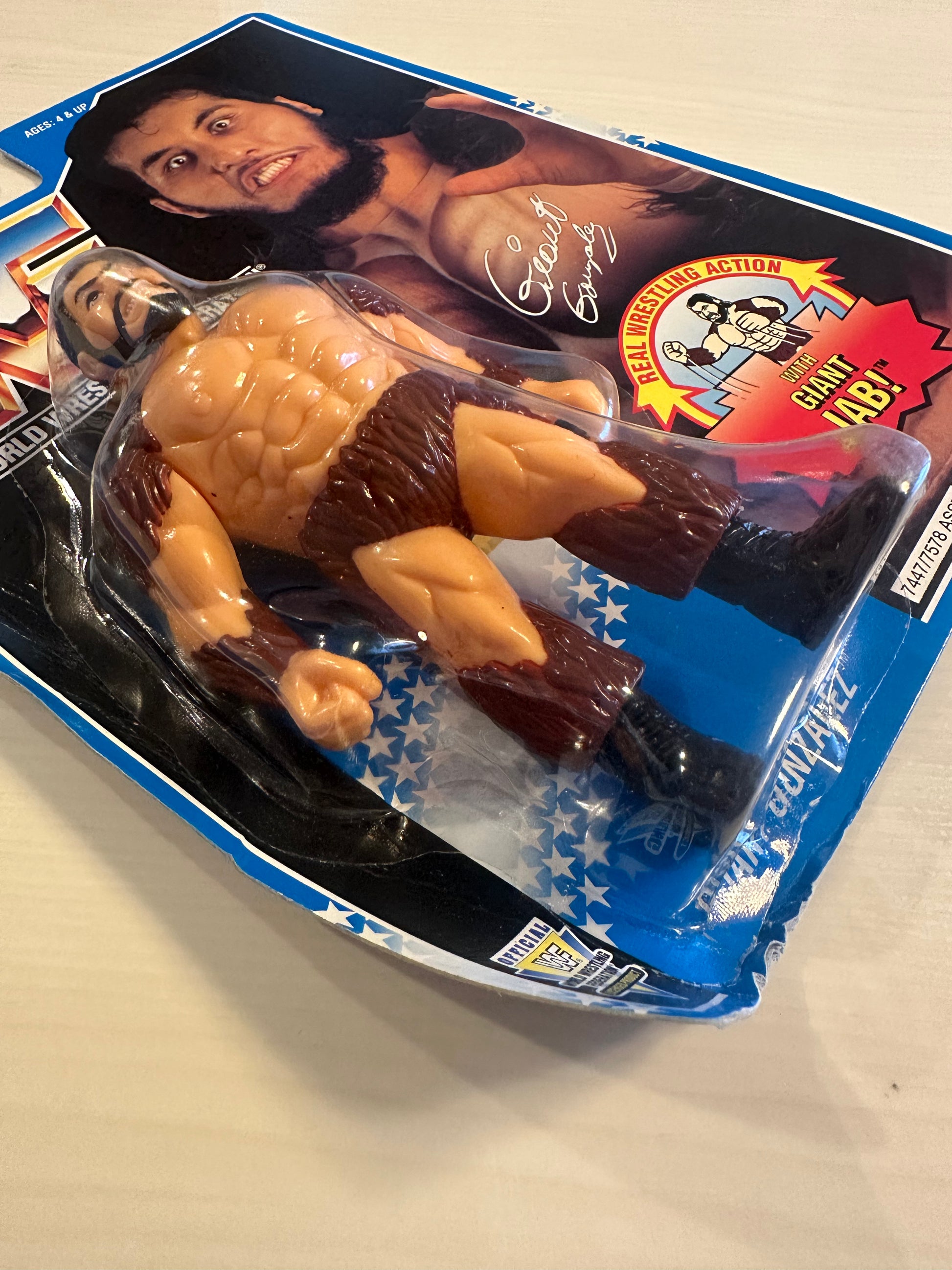 Giant Gonzalez Series 10 WWF Hasbro – retrofigure