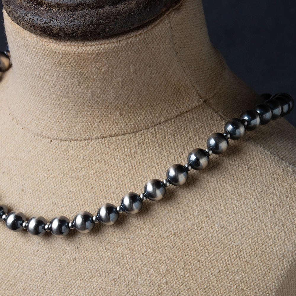 ナバホ パール 8mm ネックレス | 調和と美を纏う 燻し ビーズ