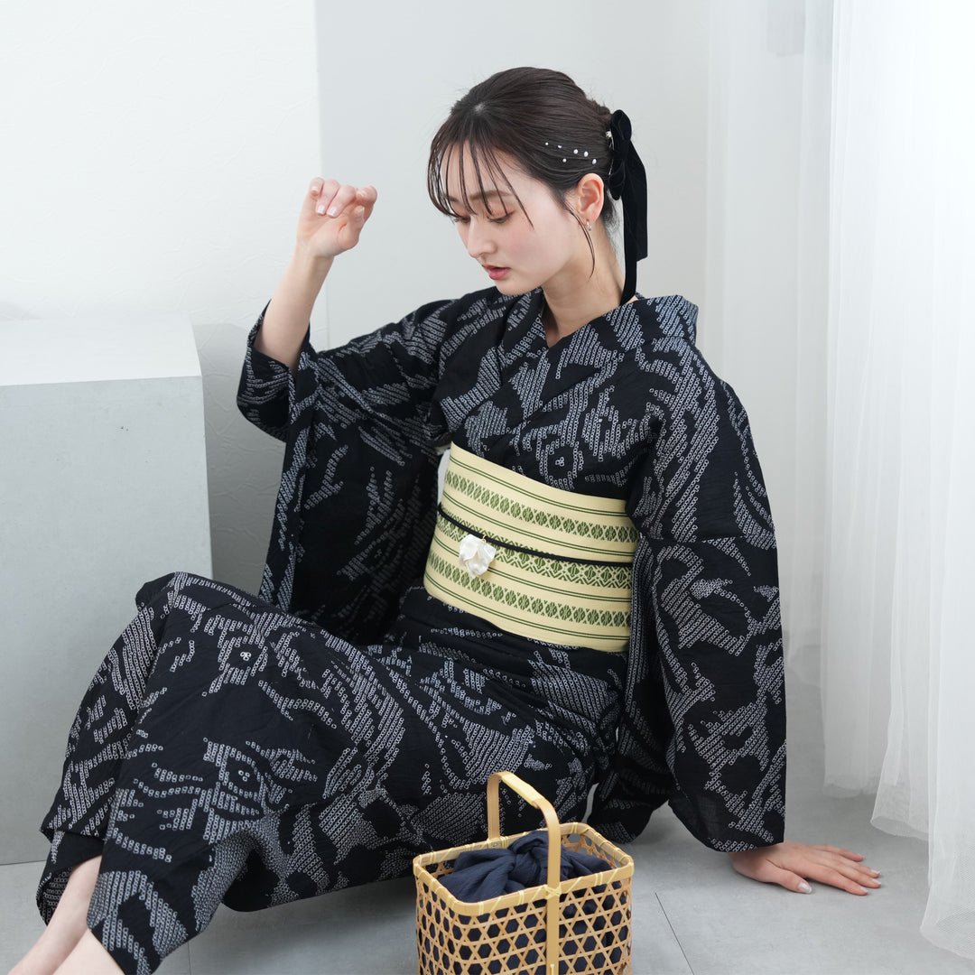 utatane 有松絞り 浴衣3点セット ( ゆかた・帯・下駄 ) 黒地に柳虎