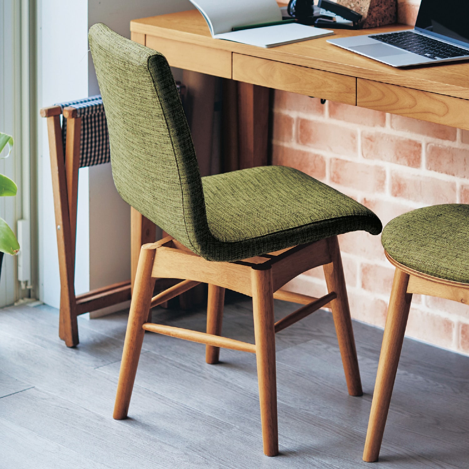 ベルメゾン ファブリック座面の回転式ダイニングチェア グリーン