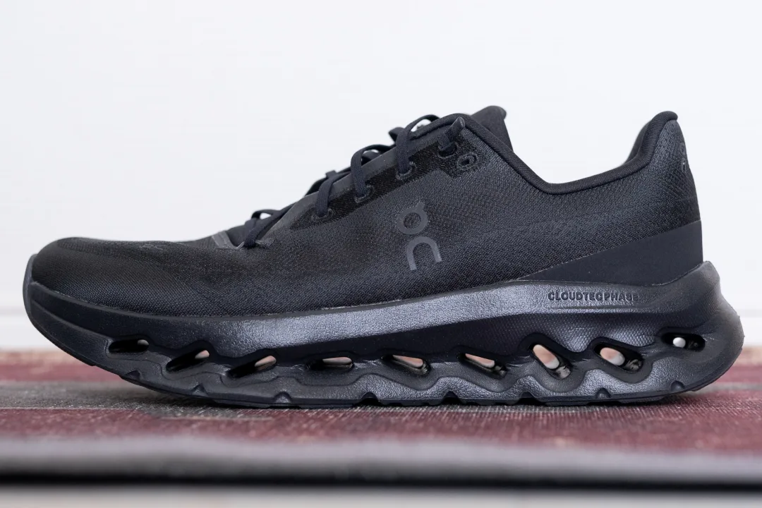 オシャレにもウォーキングにも！On Cloudtilt（クラウドティルト）が