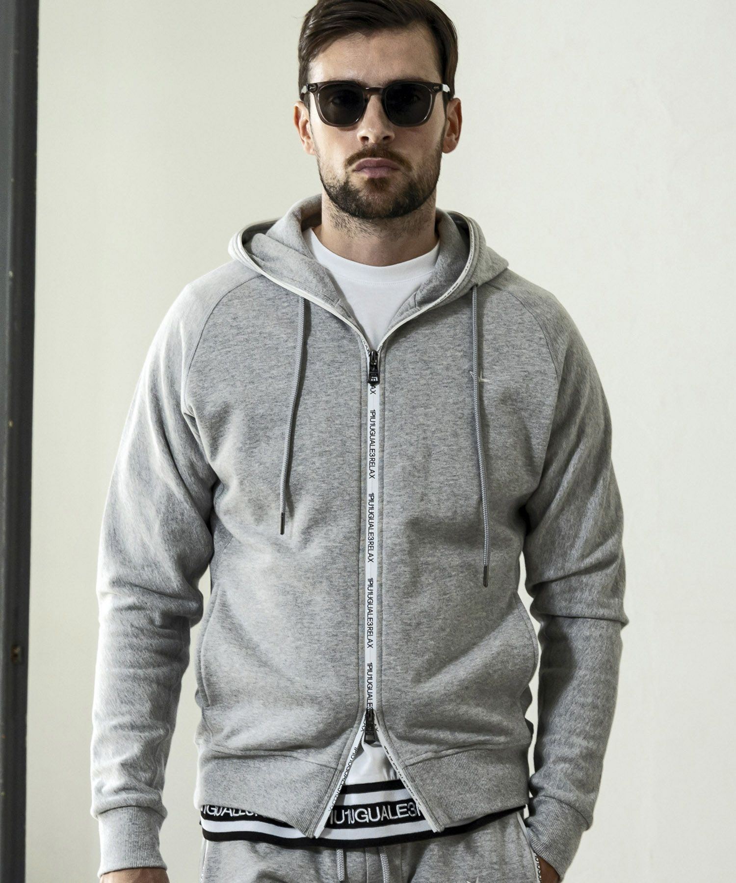 1PIU1UGUALE3 RELAX(ウノピゥウノウグァーレトレ リラックス)ジップ