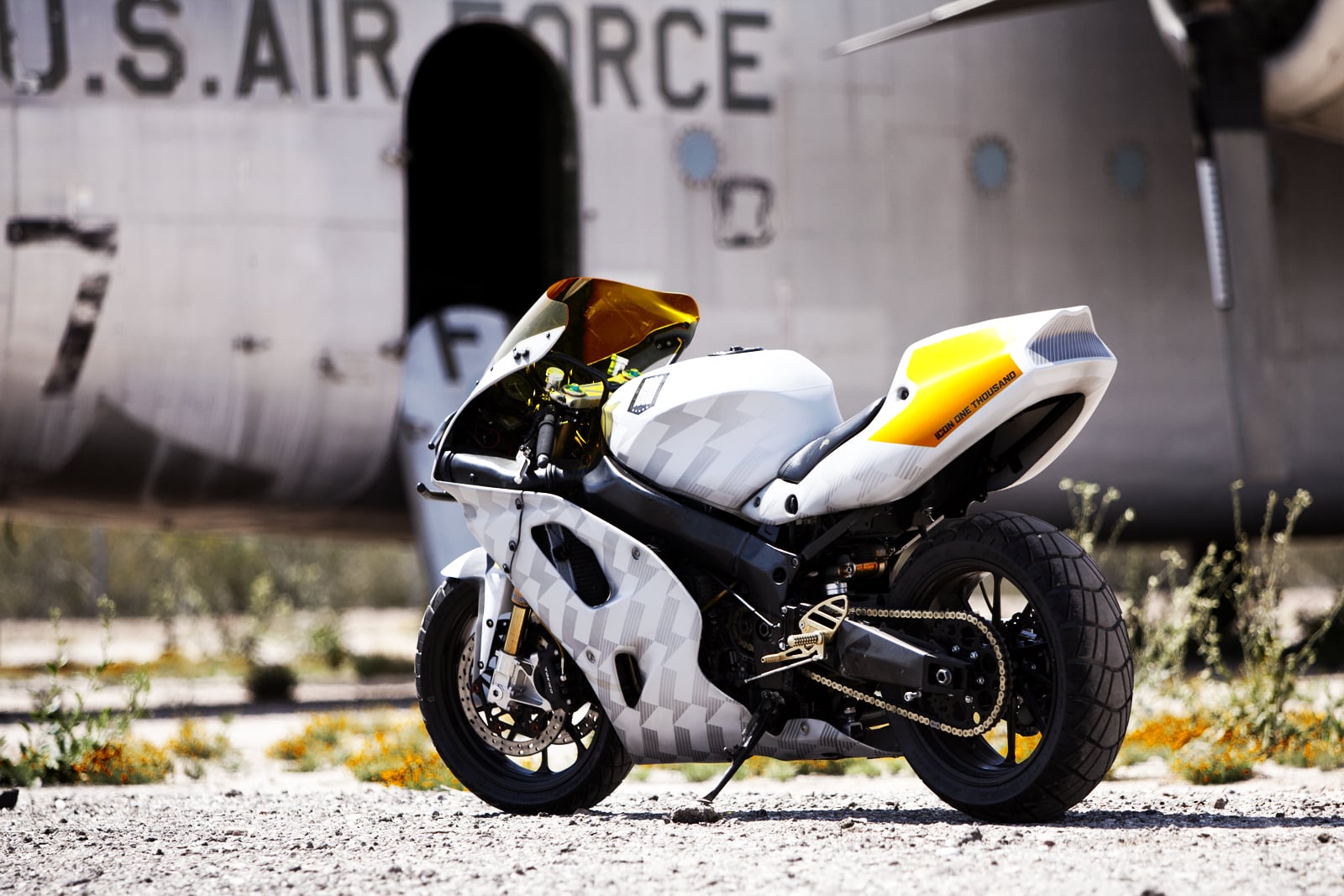 Kawasaki ZX-7 by Icon 1000