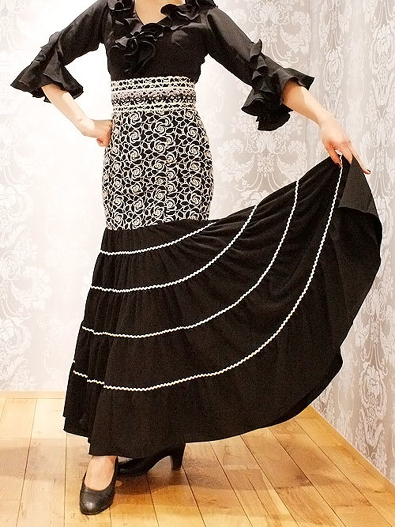 Sonia Johnes | フラメンコ衣装のソニア・ジョーンズ 公式ブランドサイト